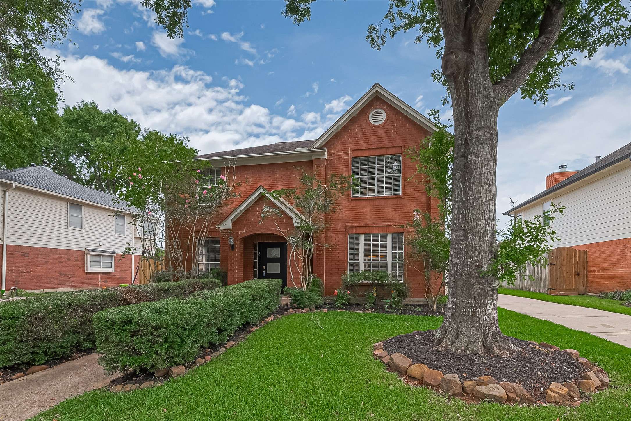 211 Aberdeen ST, Stafford, TX 77477