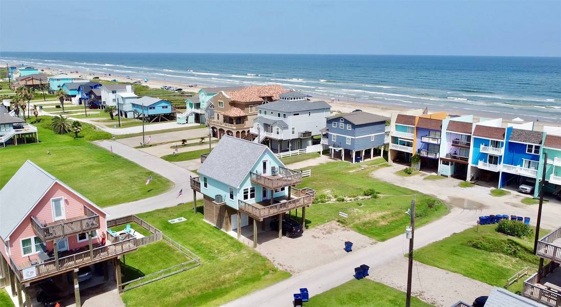 110 Pelican Pl, Surfside Beach, TX 77541