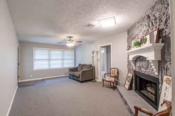 Texas City, TX 77590,933 Mainland DR