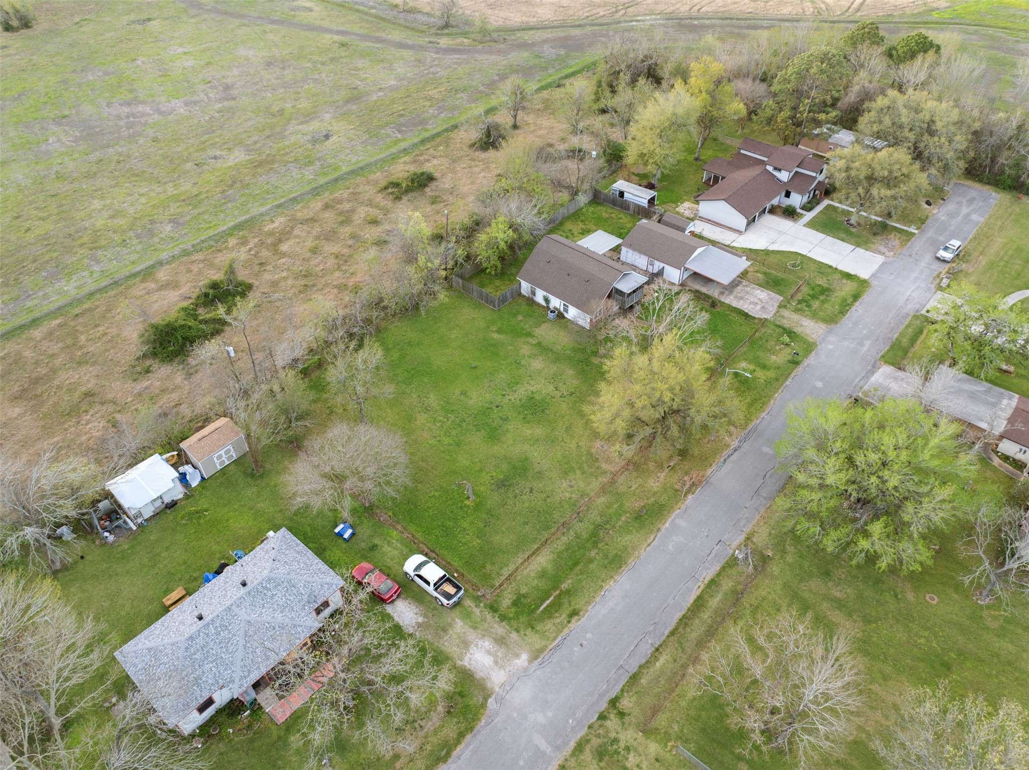 810 Robinson RD, La Porte, TX 77571