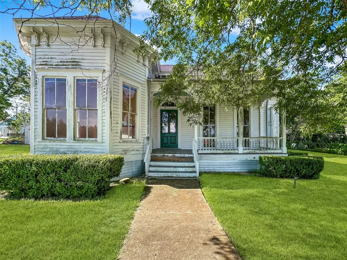 Flatonia, TX 78941,310 E South Main ST