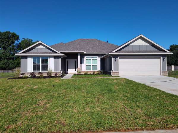 603 Greystone LN, Angleton, TX 77515