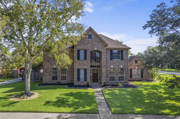 607 Fernwood DR, Friendswood, TX 77546