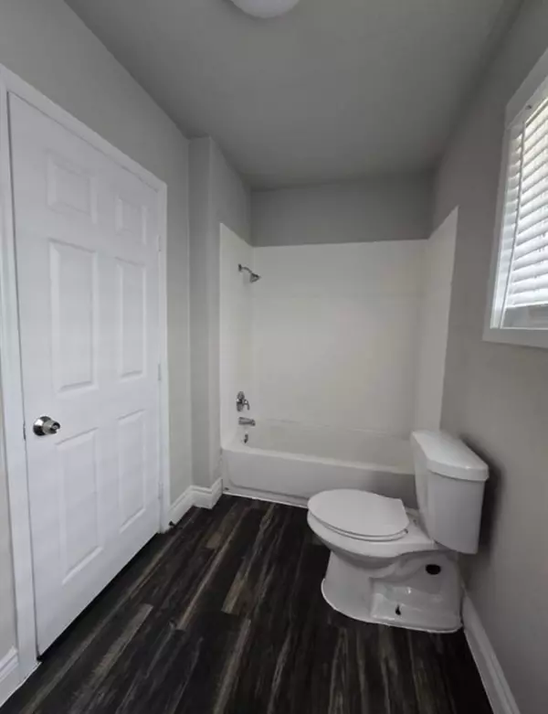 Baytown, TX 77520,1022 1/2 N Main ST #2