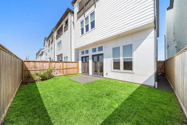 3305 Green Nook LN, Houston, TX 77008