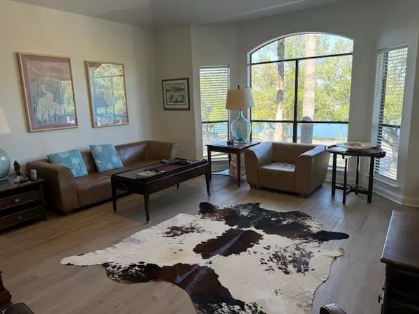 517 Mariners DR, Kemah, TX 77565