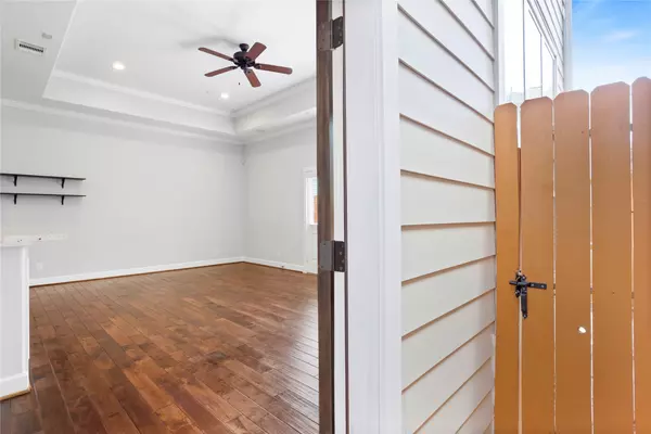 Houston, TX 77008,904 W 20th ST #C