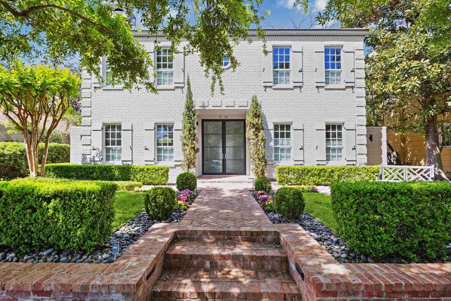 2114 Wroxton RD, Houston, TX 77005