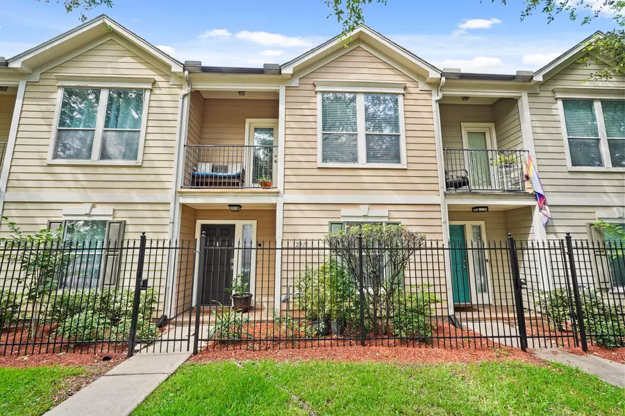 2911 Clay ST, Houston, TX 77003