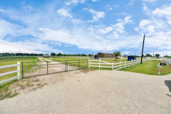 801 Williams RD, East Bernard, TX 77435