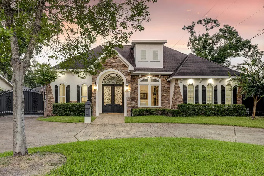 1324 Bingle RD, Spring Valley Village, TX 77055