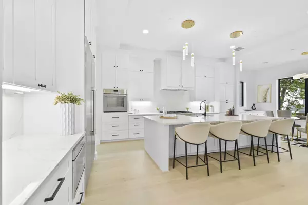 5115 Maple St, Houston, TX 77401