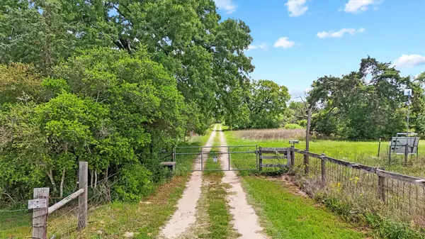 41481 Fm 3346 RD, Hempstead, TX 77445