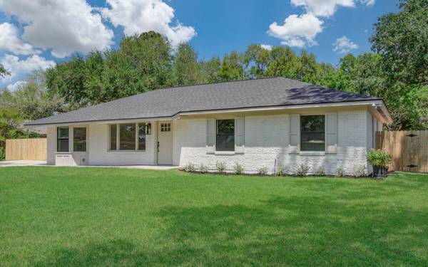 624 Willow LN, Eagle Lake, TX 77434