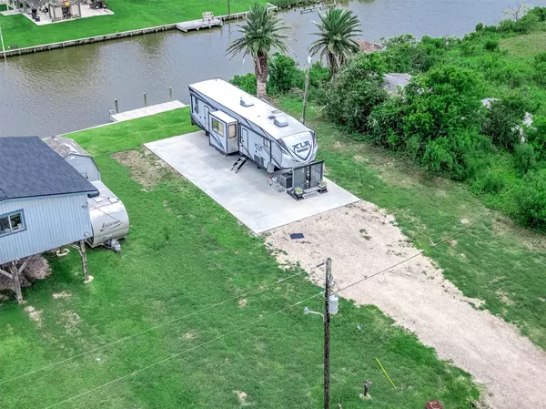 14492 Chimaera RD,  Sargent,  TX 77414