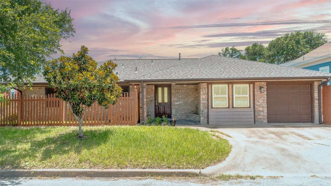 803 Sealy ST, Galveston, TX 77550