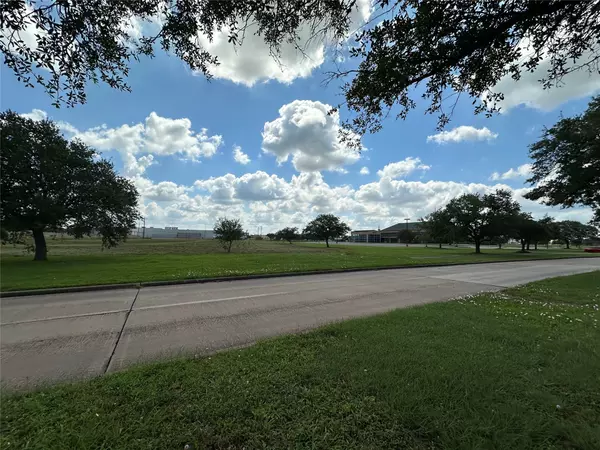 Lake Jackson, TX 77566,203 Lake RD
