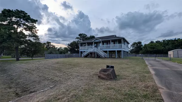 530 S Shady LN, La Porte, TX 77571