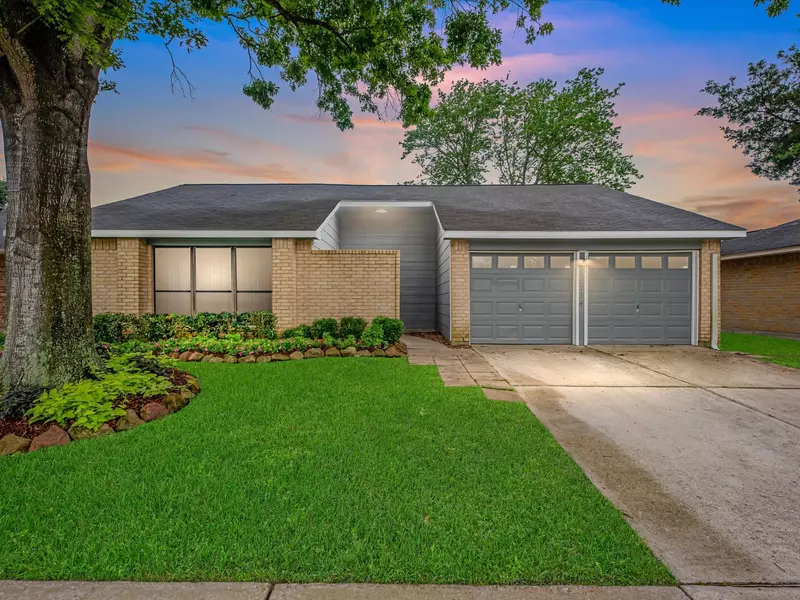 16734 Selder DR, Friendswood, TX 77546