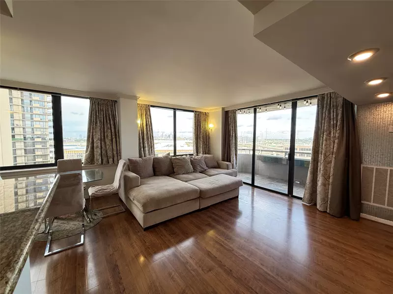 3525 Sage RD #1204, Houston, TX 77056