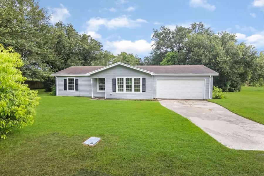 512 N Inwood DR, Bridge City, TX 77611