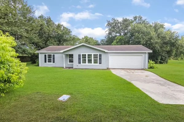 512 N Inwood DR, Bridge City, TX 77611