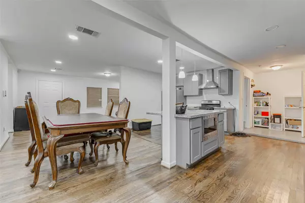 Pasadena, TX 77506,907 Whitaker AVE