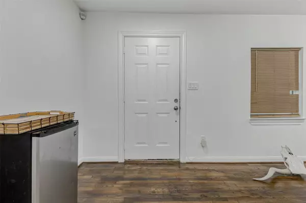 Pasadena, TX 77506,907 Whitaker AVE