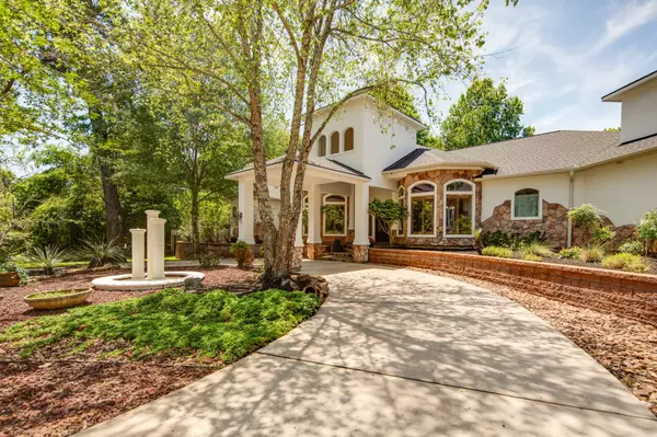 15609 Crown Oaks DR, Montgomery, TX 77316