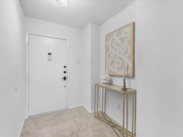 Houston, TX 77024,7575 Katy FWY #98