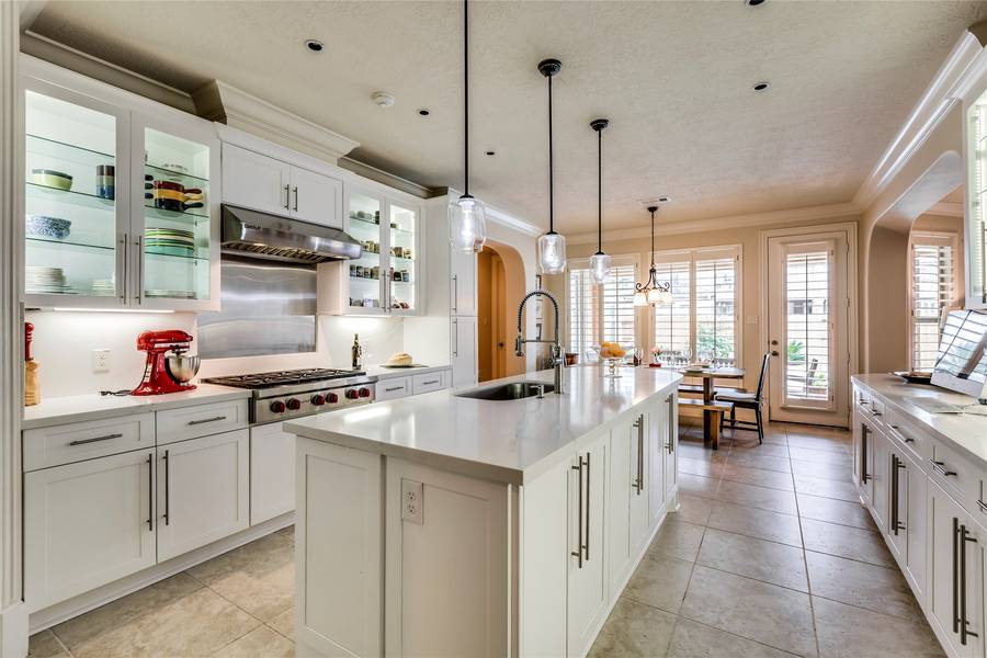 2311 Summerblossom LN, Houston, TX 77077