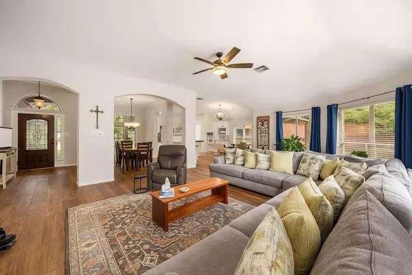 1302 Pine TRL, Tomball, TX 77375