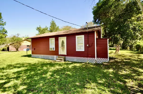 1807 Bell ST, Dayton, TX 77535