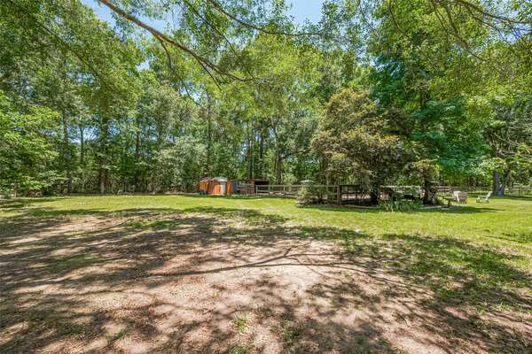 200 Little Pine Valley RD, Cleveland, TX 77328
