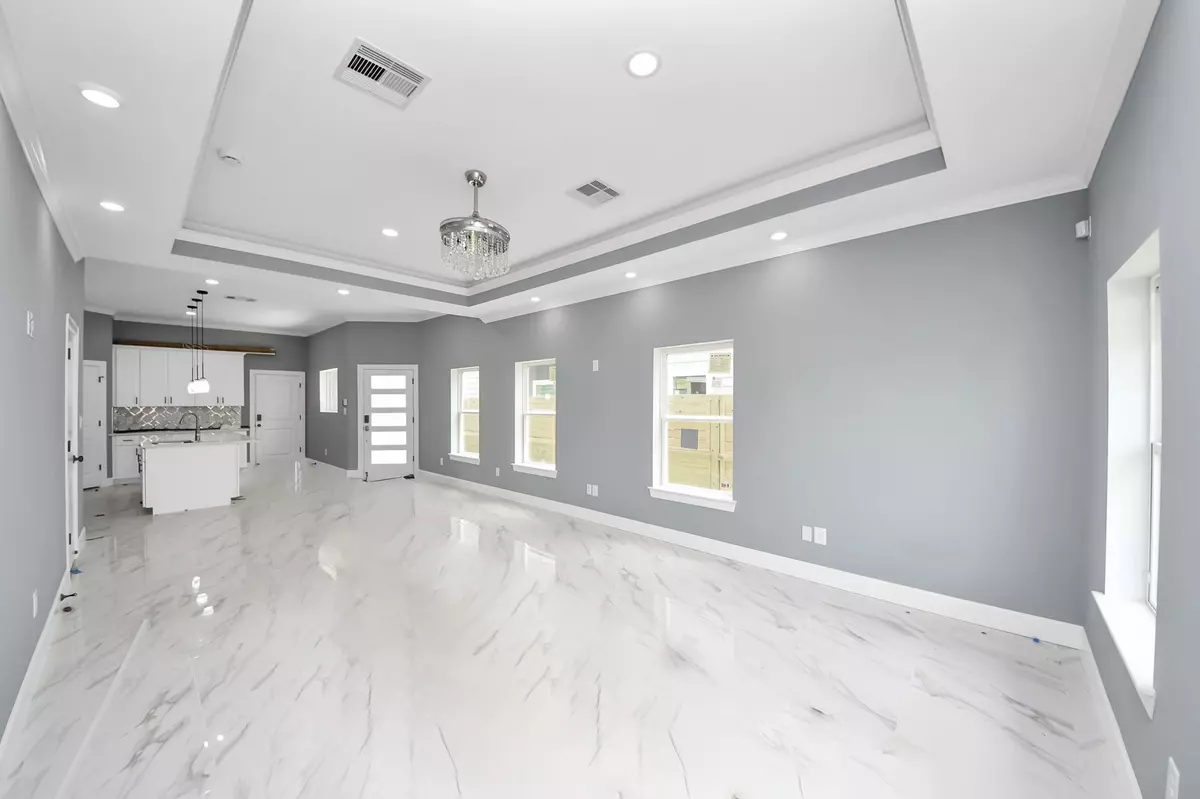 Houston, TX 77051,8308 Comal ST