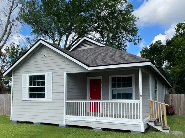 208 S 7th ST, La Porte, TX 77571