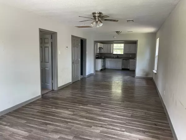 La Porte, TX 77571,208 S 7th ST