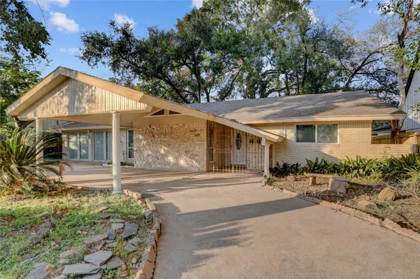 Houston, TX 77024,310 W Sam Houston Pkwy N