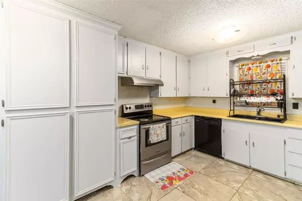 West Columbia, TX 77486,103 S Ringgold ST