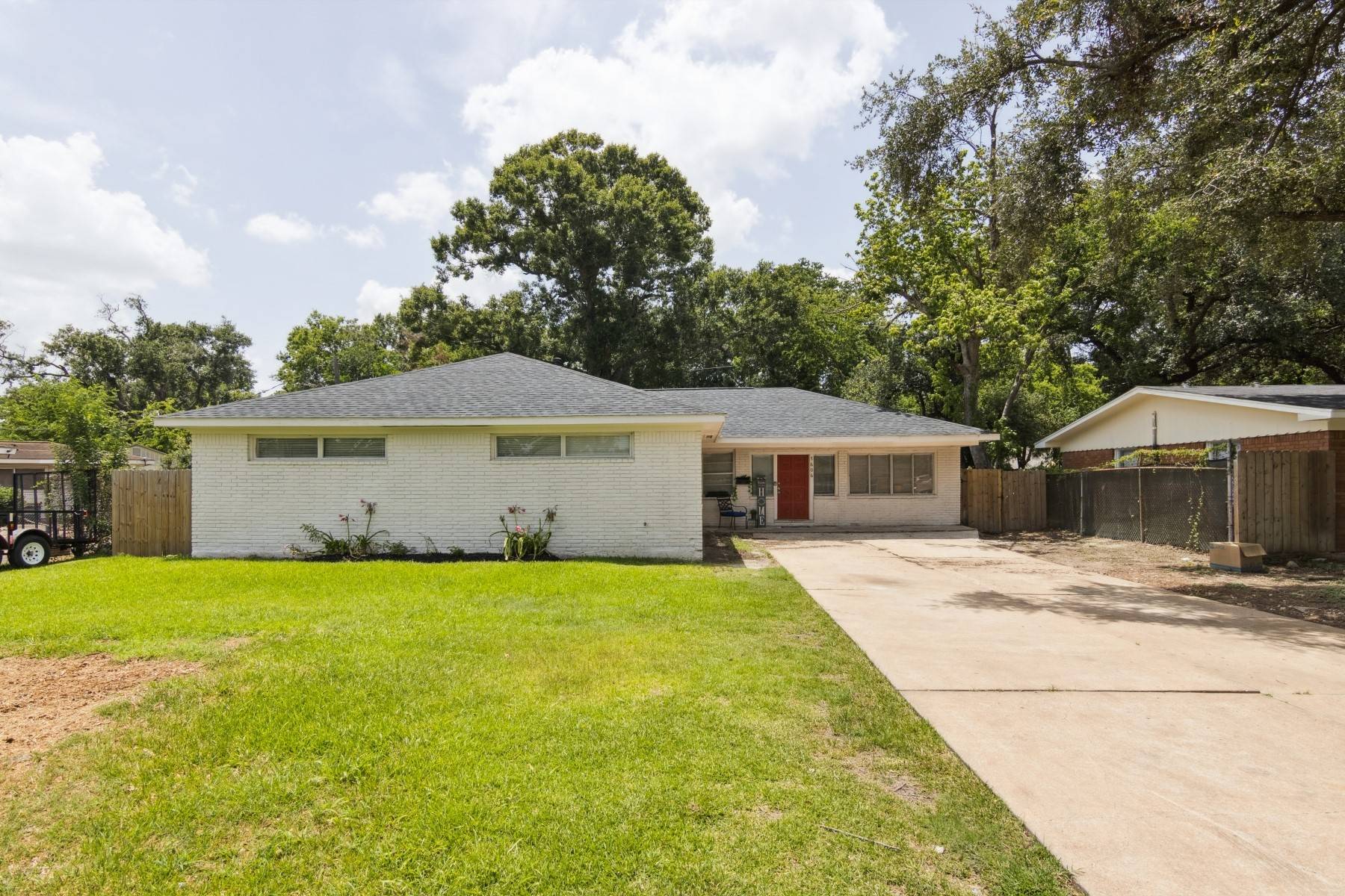 Pasadena, TX 77502,1606 Oaks DR