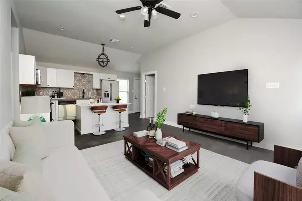 5626 Willow Glen DR, Houston, TX 77033