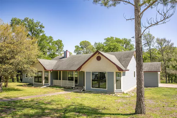 3477 Bradley LN, Brenham, TX 77833