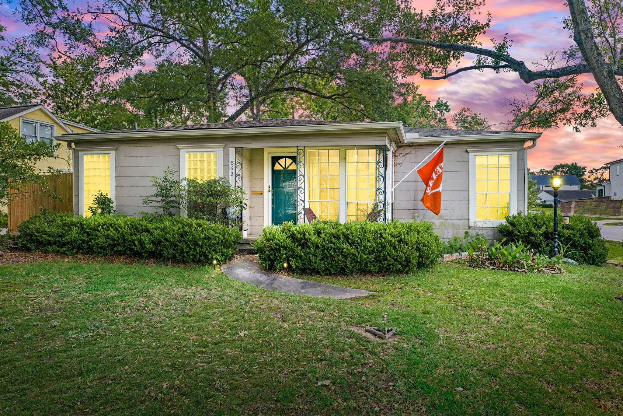 863 W 43rd ST, Houston, TX 77018