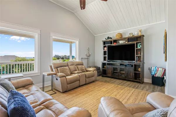 Crystal Beach, TX 77650,909 Helen Blvd