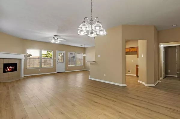 Pinehurst, TX 77362,32202 Anne LN