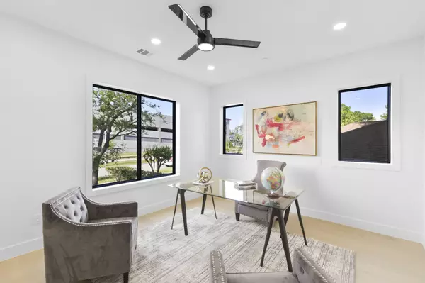 Bellaire, TX 77401,5115 Maple St