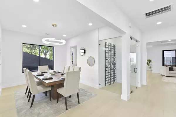 Bellaire, TX 77401,5115 Maple St