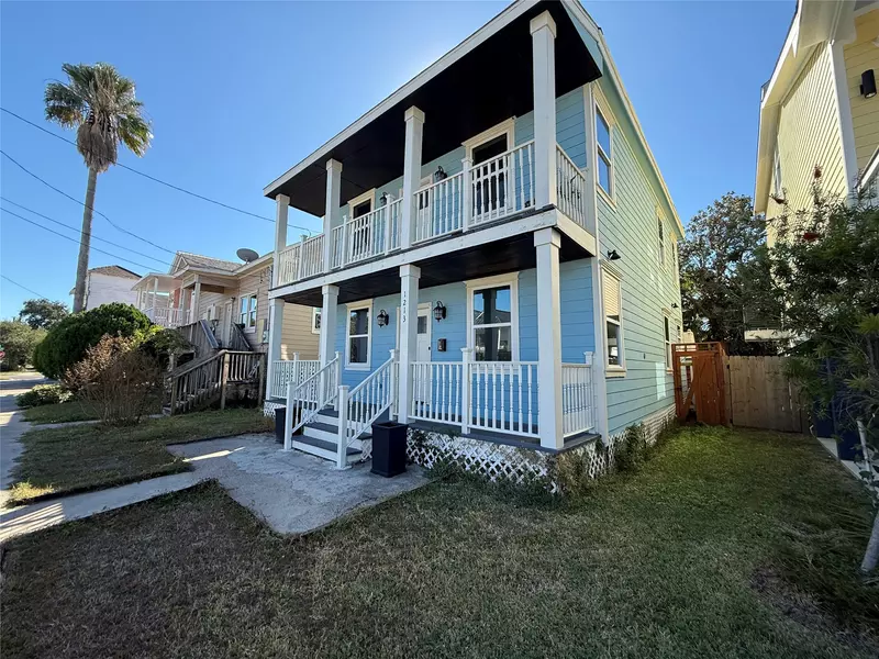 1213 32nd ST, Galveston, TX 77550
