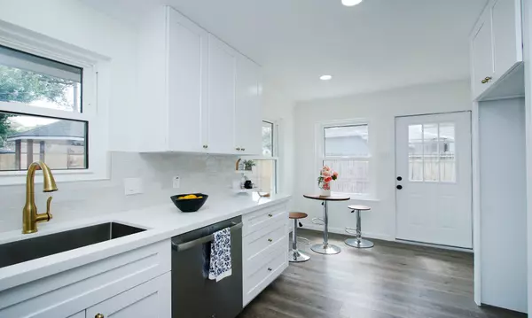 Houston, TX 77092,5313 De Lange LN