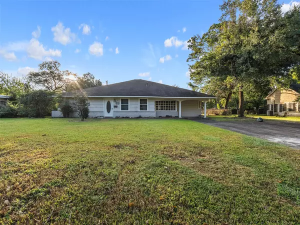 Lake Jackson, TX 77566,935 Magnolia ST